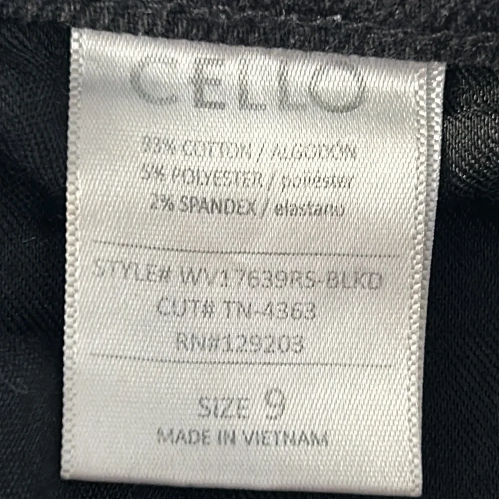 Cello high rise dad jeans size 9 in black